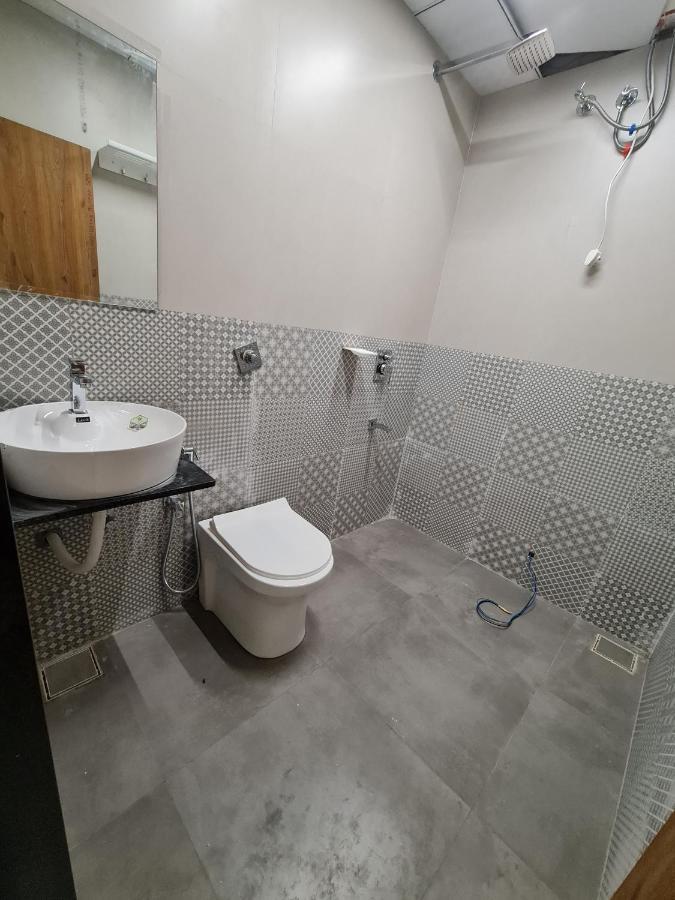 Hotel Nova Palm راجكوت المظهر الخارجي الصورة