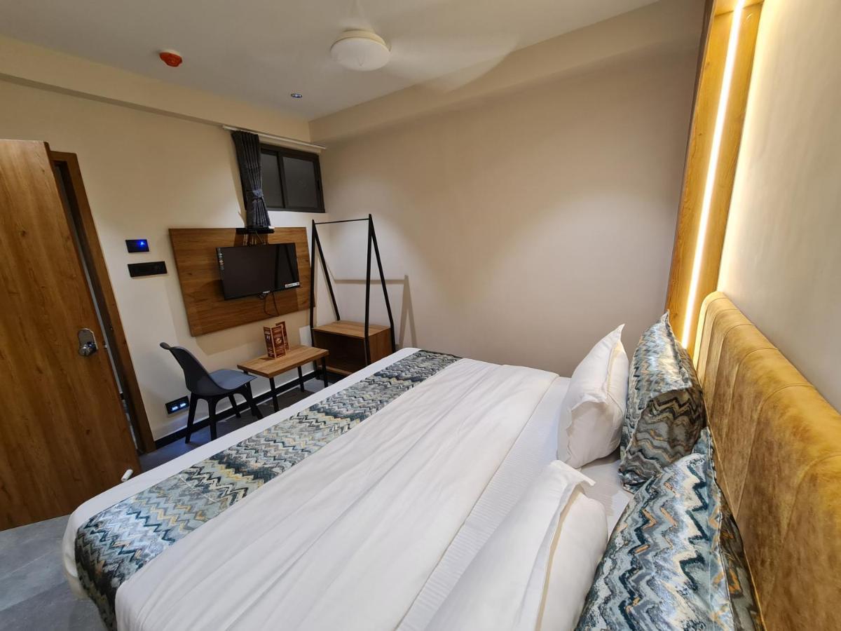 Hotel Nova Palm راجكوت المظهر الخارجي الصورة