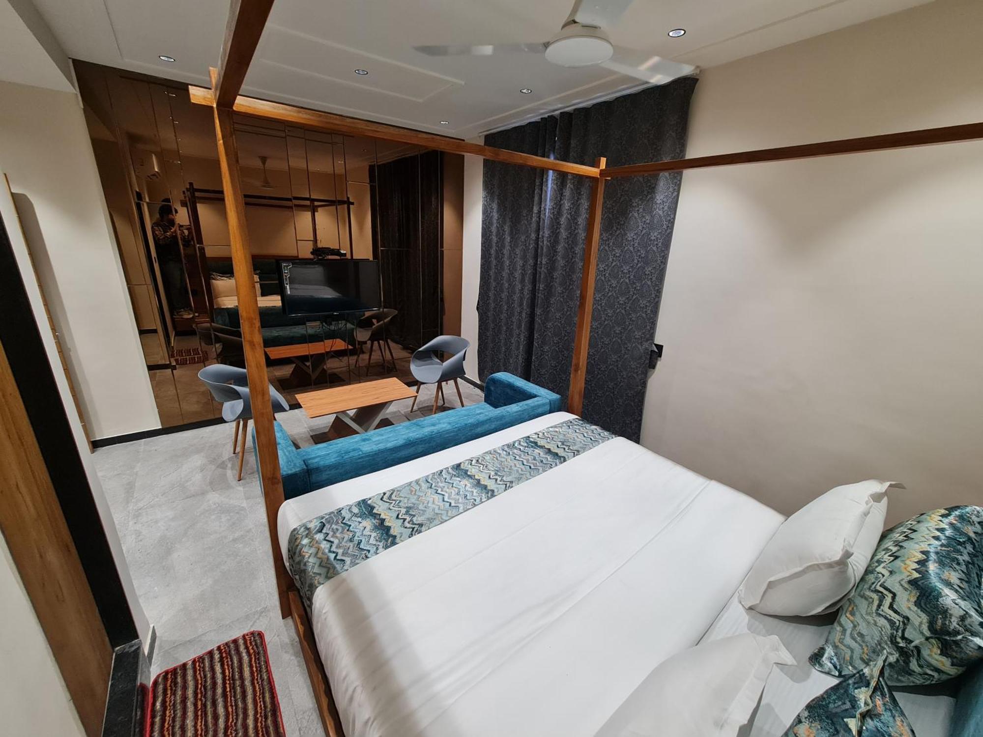 Hotel Nova Palm راجكوت المظهر الخارجي الصورة