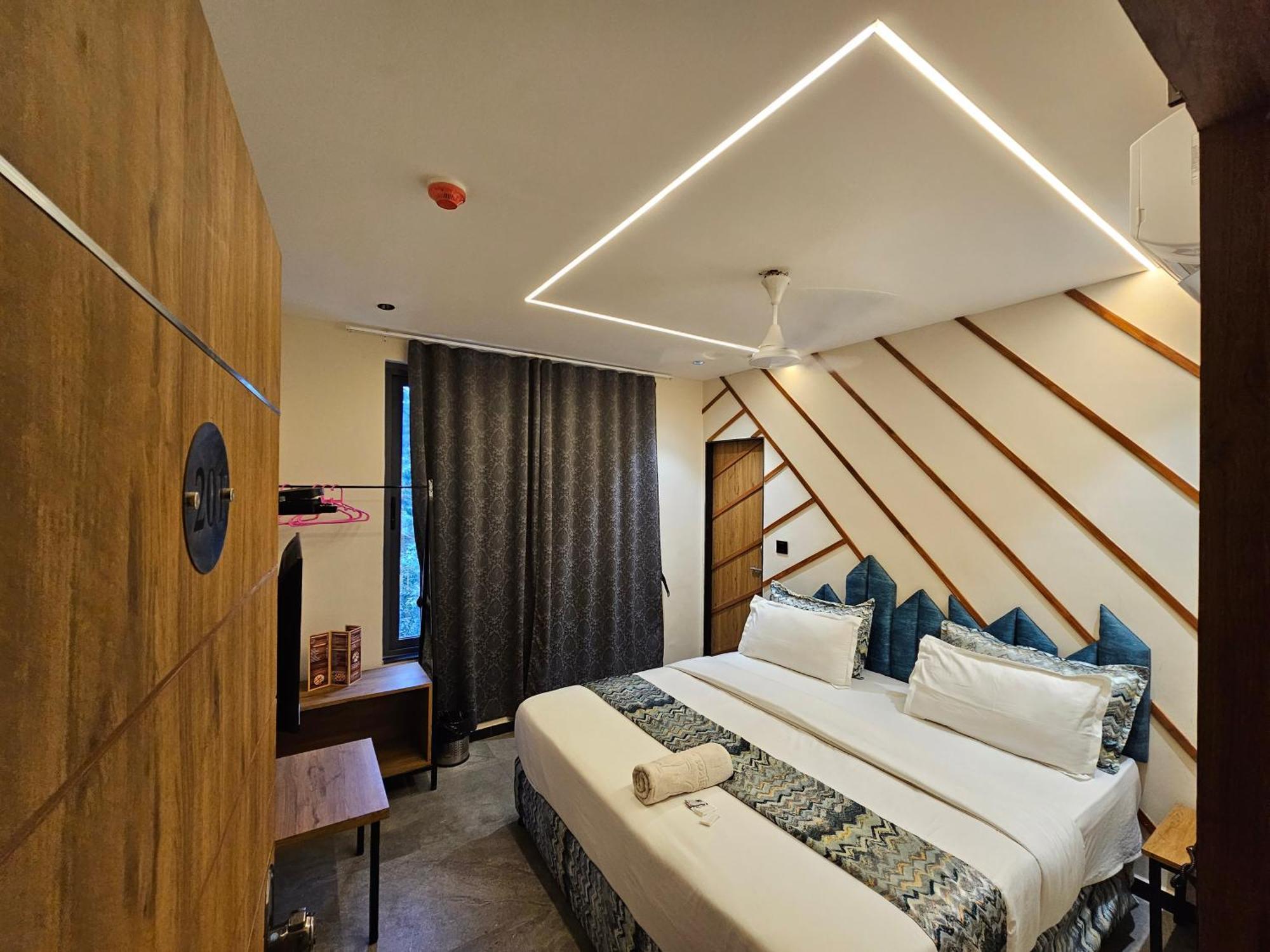 Hotel Nova Palm راجكوت المظهر الخارجي الصورة