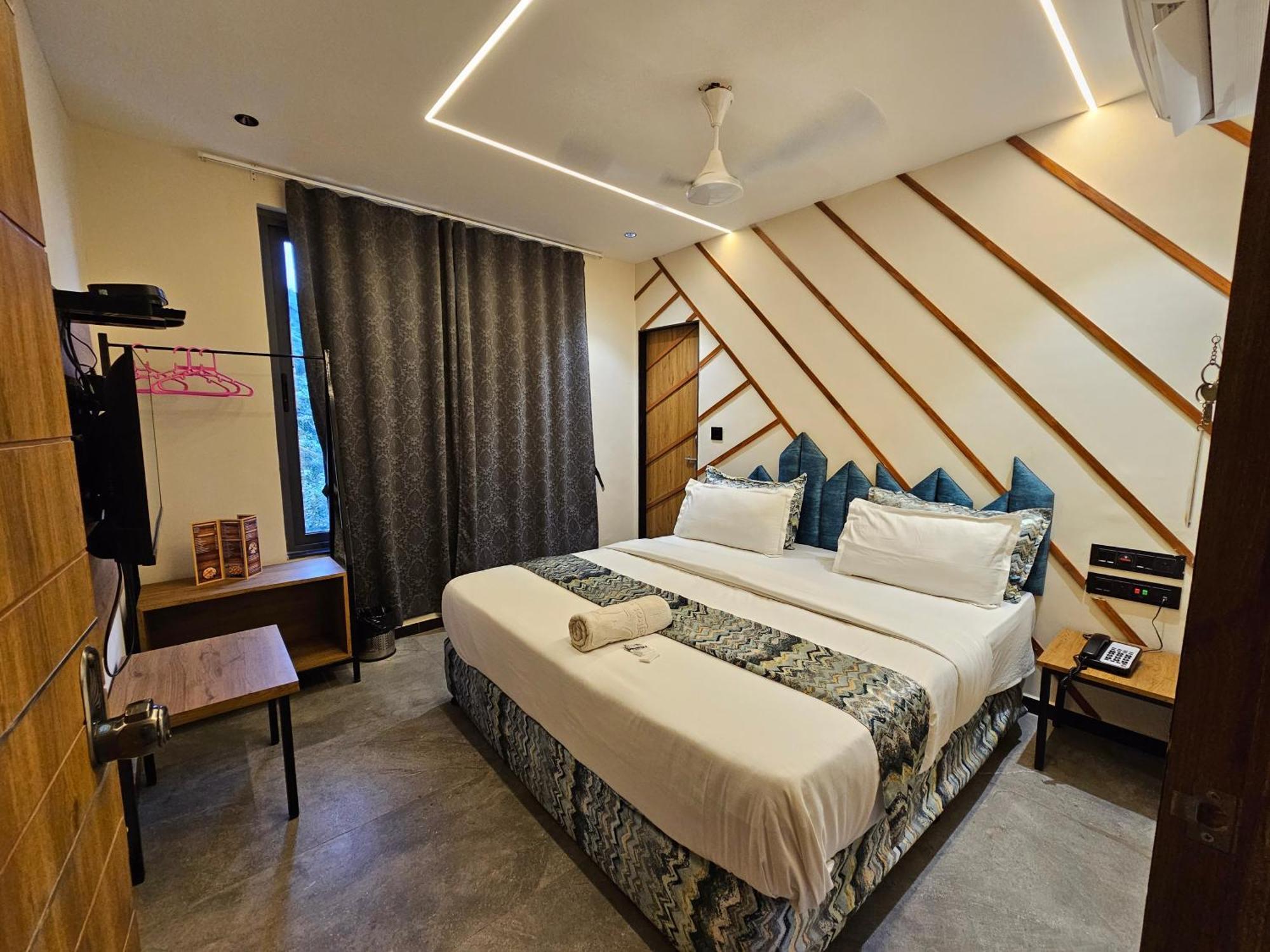 Hotel Nova Palm راجكوت المظهر الخارجي الصورة