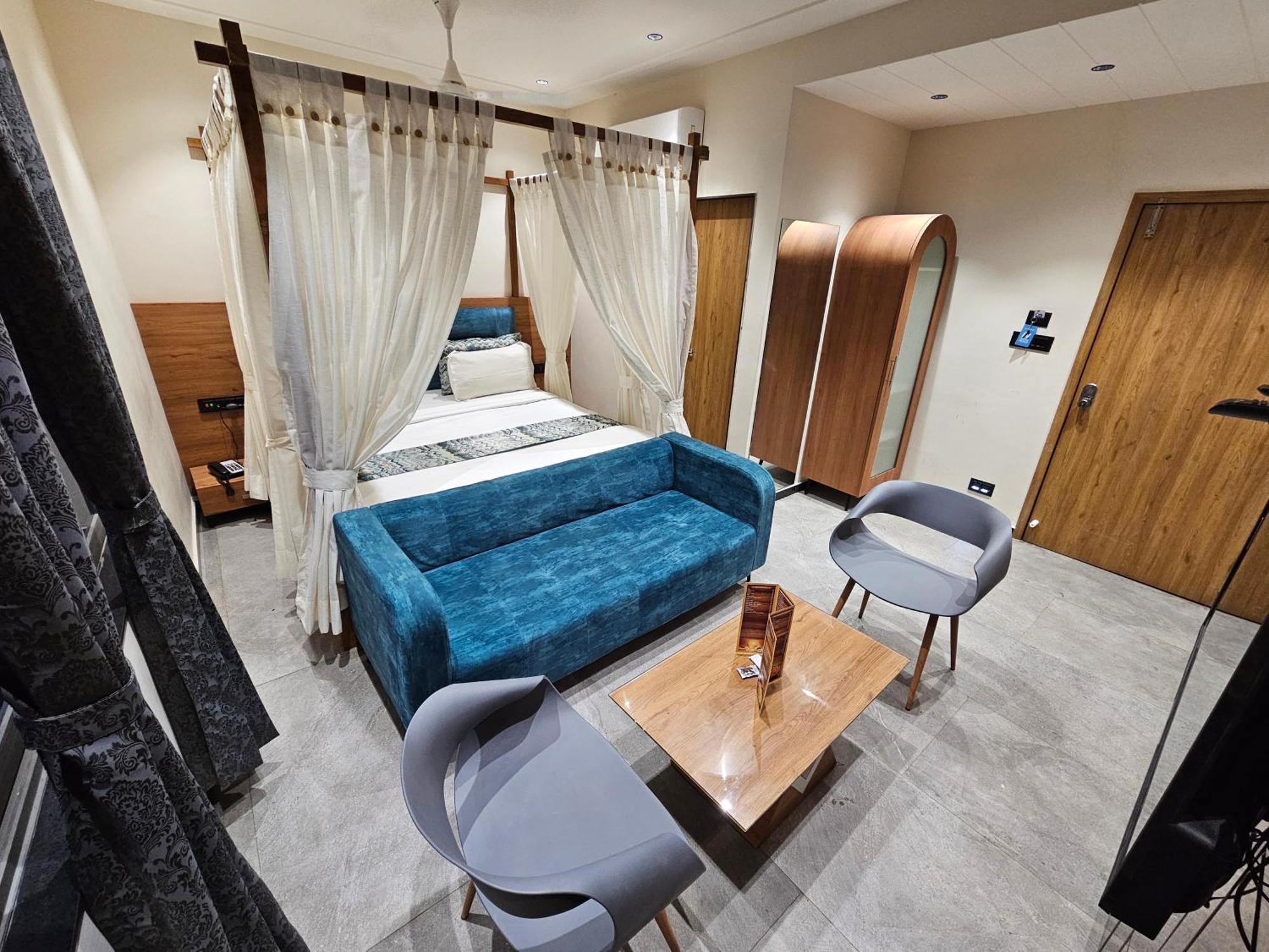 Hotel Nova Palm راجكوت المظهر الخارجي الصورة