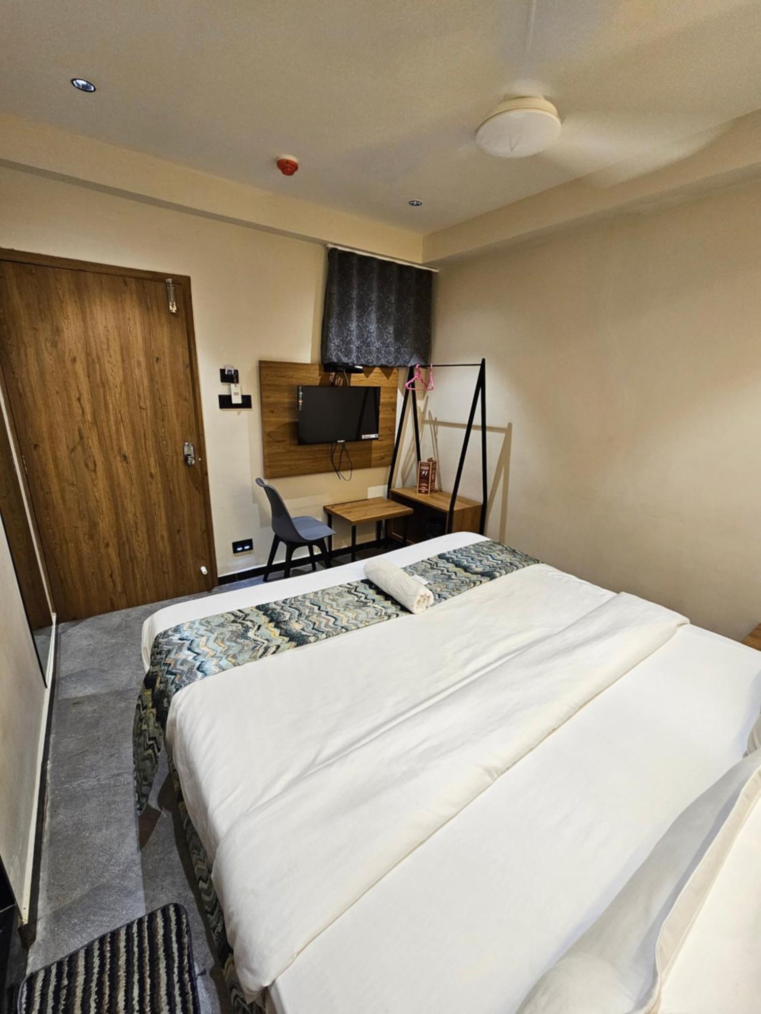 Hotel Nova Palm راجكوت المظهر الخارجي الصورة