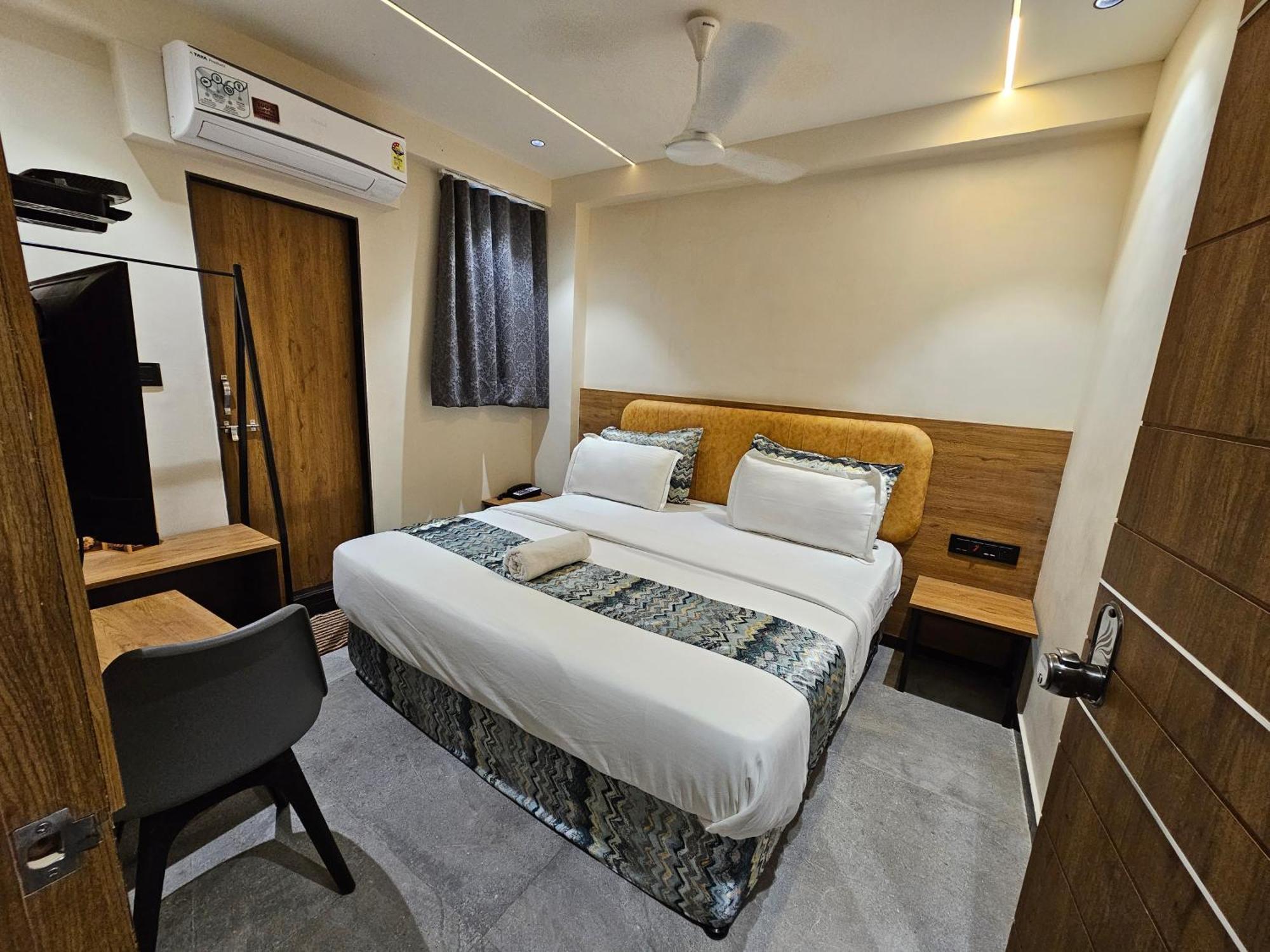 Hotel Nova Palm راجكوت المظهر الخارجي الصورة